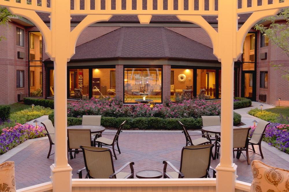 Ann Arbor Regent Hotel And Suites Exterior photo